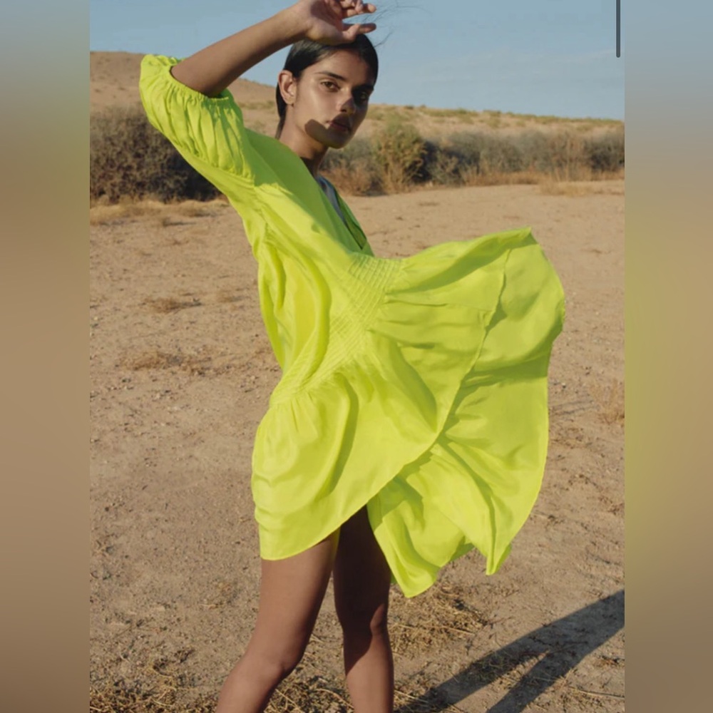 BNWT AIRI MINI DRESS IN FLUORO GREEN size 2 M/L